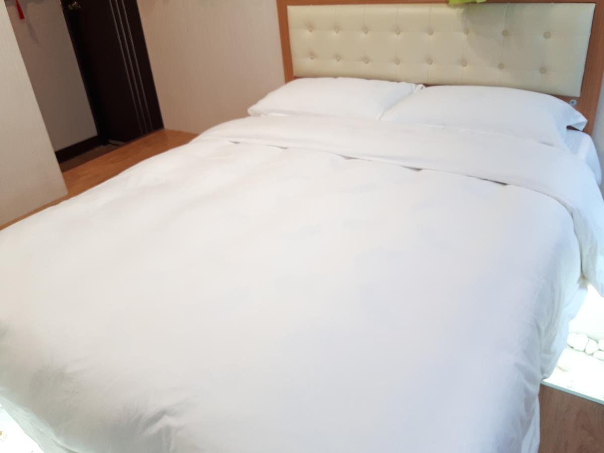Hase Spring Apartment Tainan Bagian luar foto